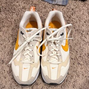 Nike Women's Sneakers in White and Yellow